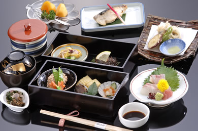 懐石弁当 花